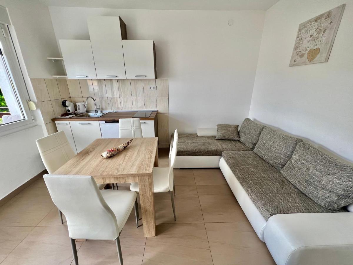 Apartman Velly Ядраново Екстер'єр фото
